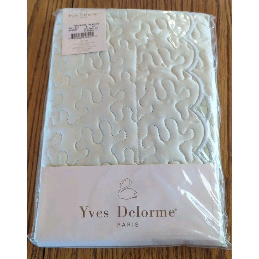 Pair New Vintage Yves Delorme Quilted Sham TRIOMPHE Satin Cover Pillow 12 X 16